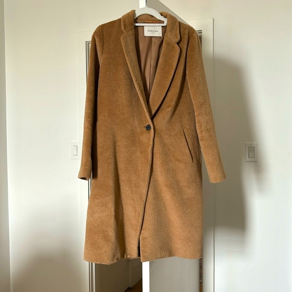 Gorgeous camel coat by Aritzia Babaton - Picture 1 of 4